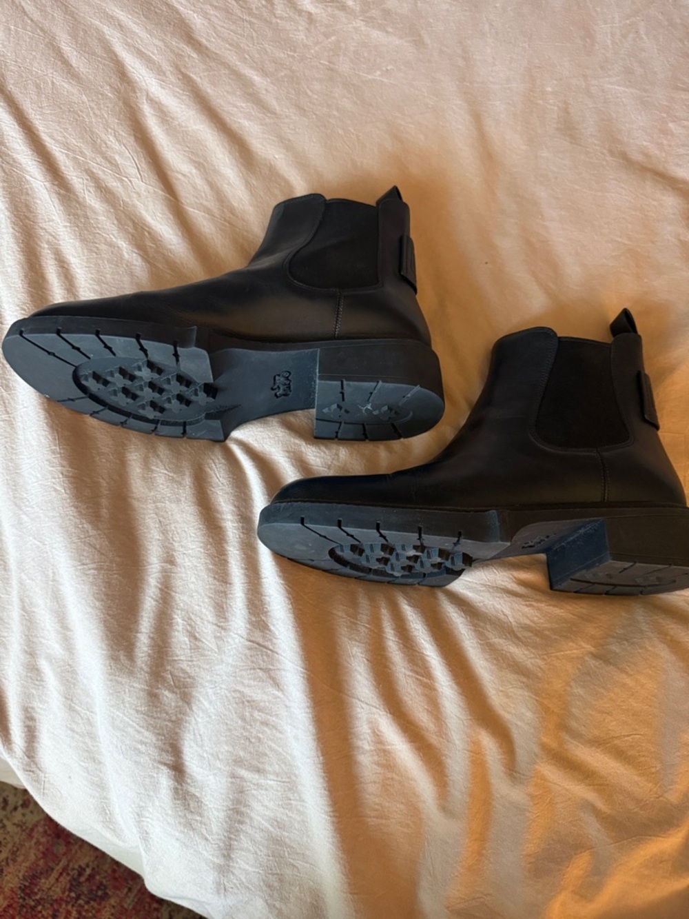 Coach Women’s Black Leather Chelsea Boots size 9.5 - Picture 3 of 9